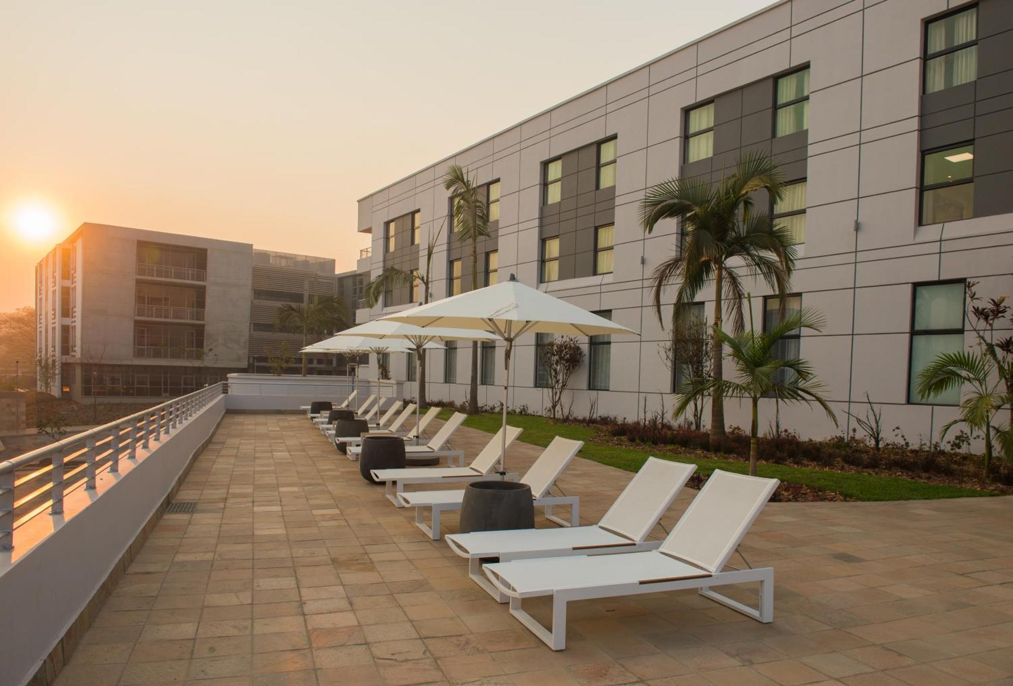Отель Garden Court Kitwe Экстерьер фото